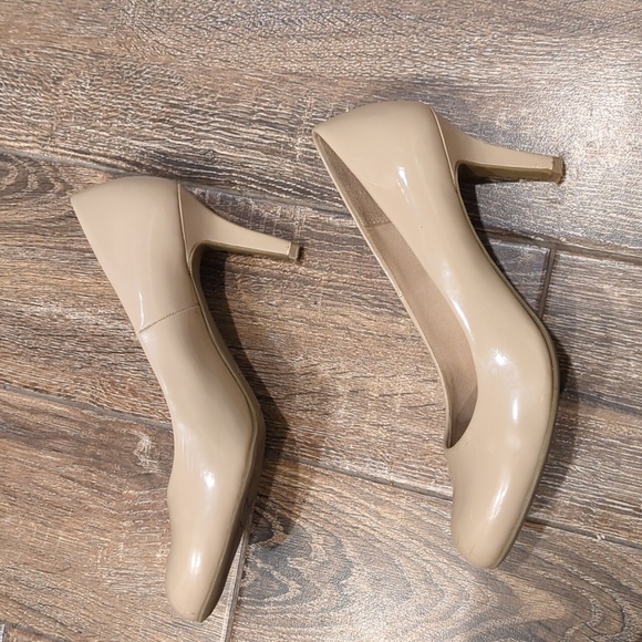 Tan Heels - Picture 4 of 7